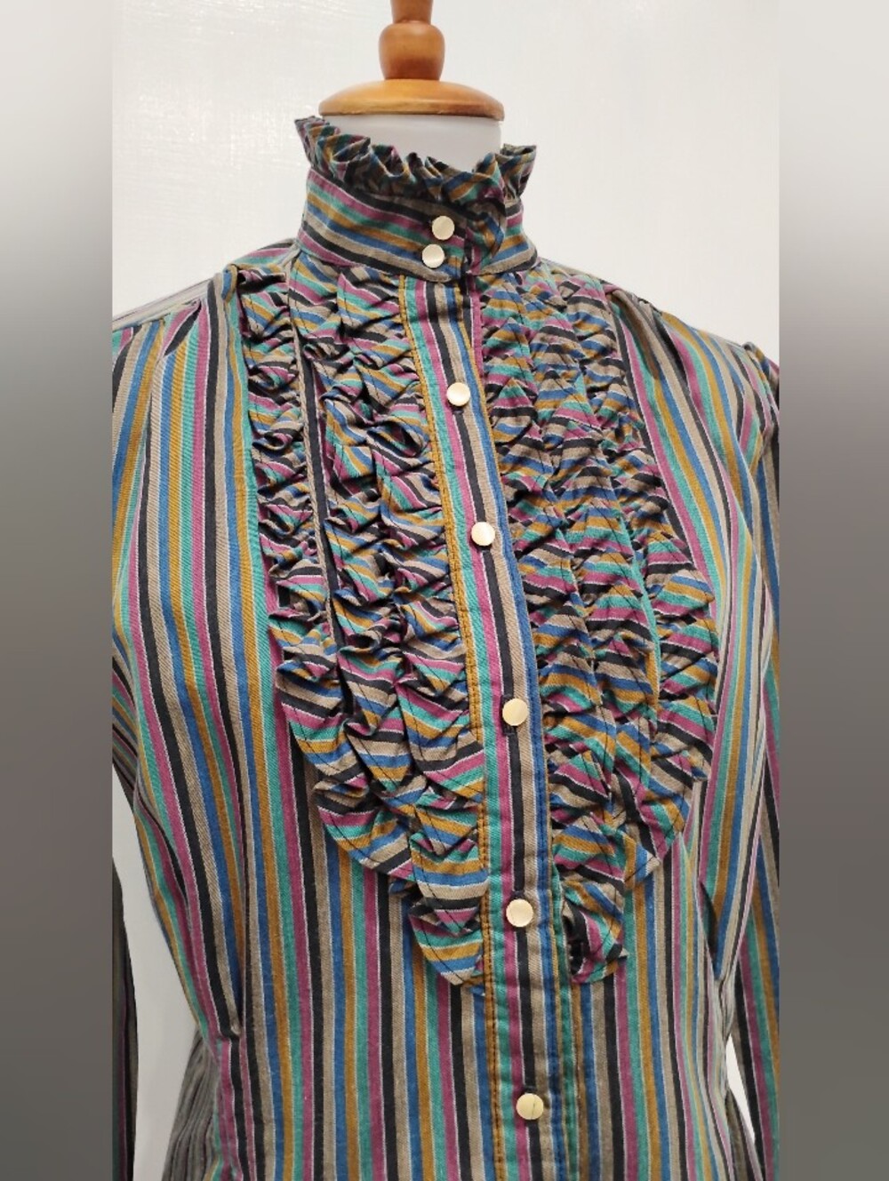VINTAGE RUFFLED SHAPELY BLOUSE